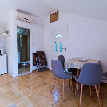 Niki Apartment *